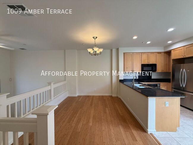 Building Photo - 1009 Amber Terrace