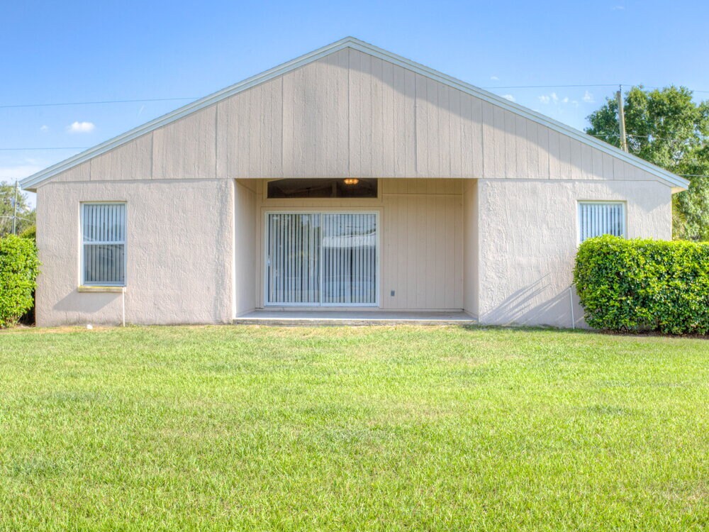 Building Photo - 4944 Palm View Dr N