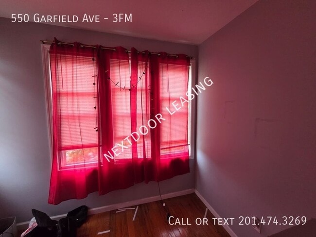 Building Photo - 550 Garfield Ave