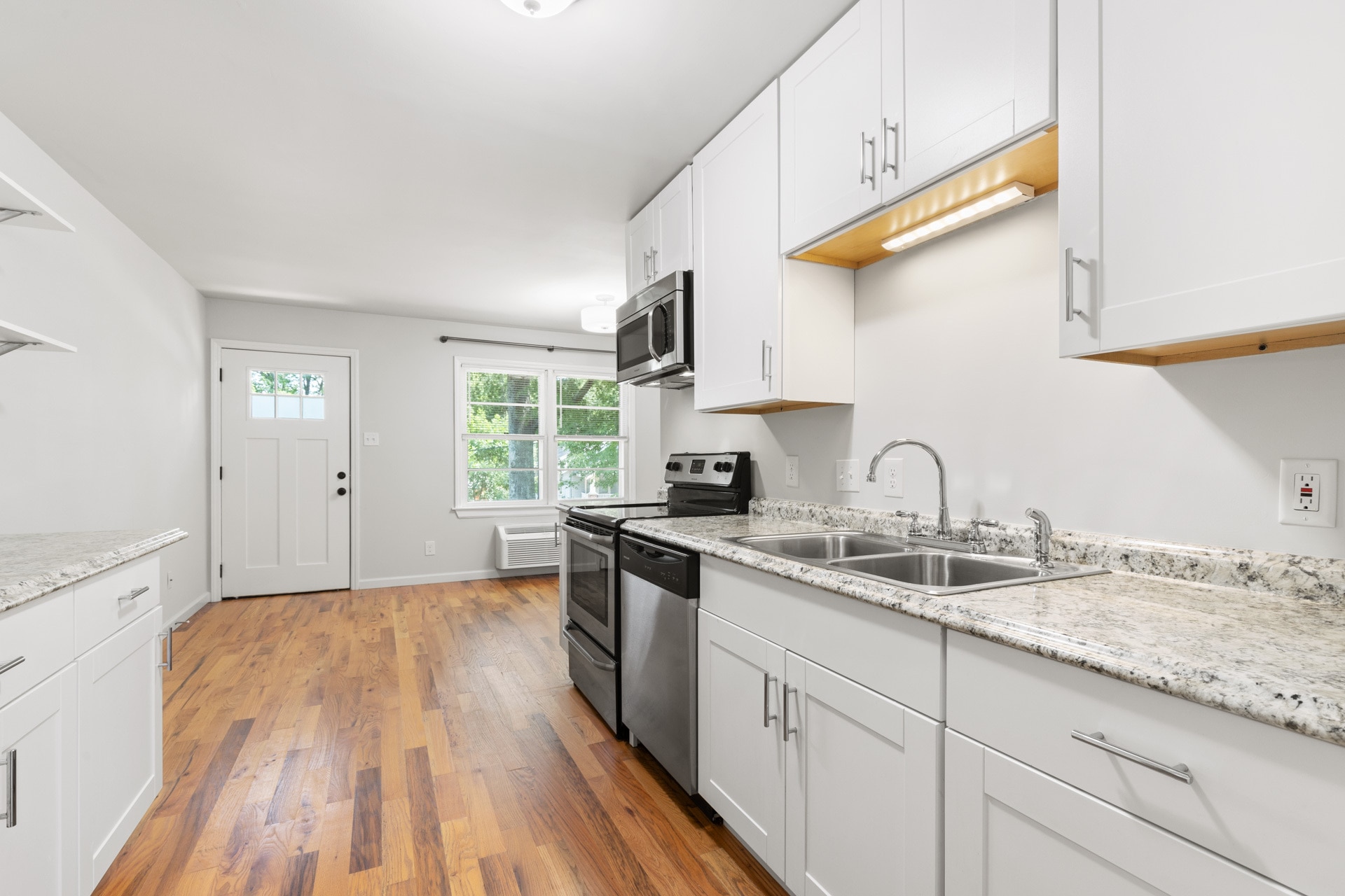 Kitchen - 1009 N Buchanan Blvd