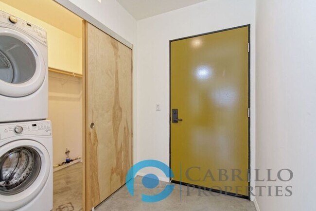 Building Photo - 2870 Fourth Ave