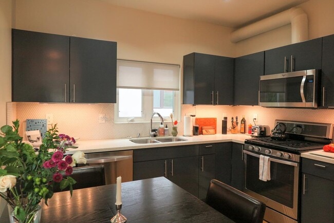 Kitchen Furnished - 741 Wilcox Ave