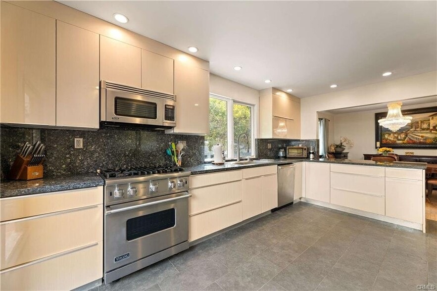 Building Photo - 4007 Alta Mesa Dr