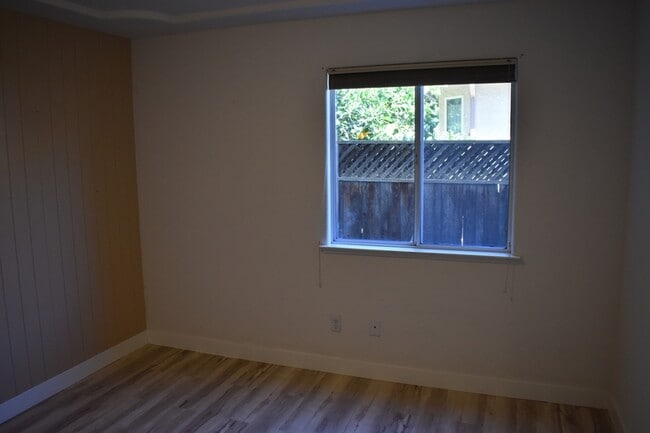 Building Photo - 6310 Diamond Ct