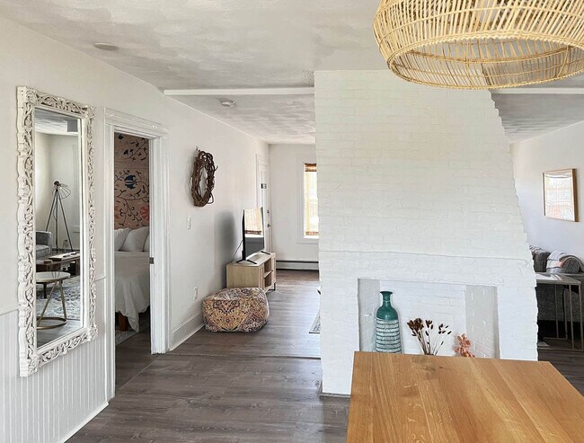 Building Photo - 136 Main St