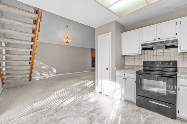 Building Photo - Just Renovated & Ready for You!