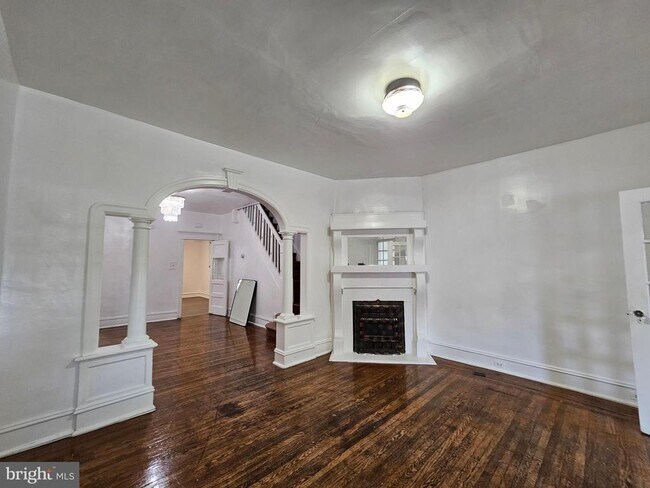 Building Photo - 745 E Tioga St