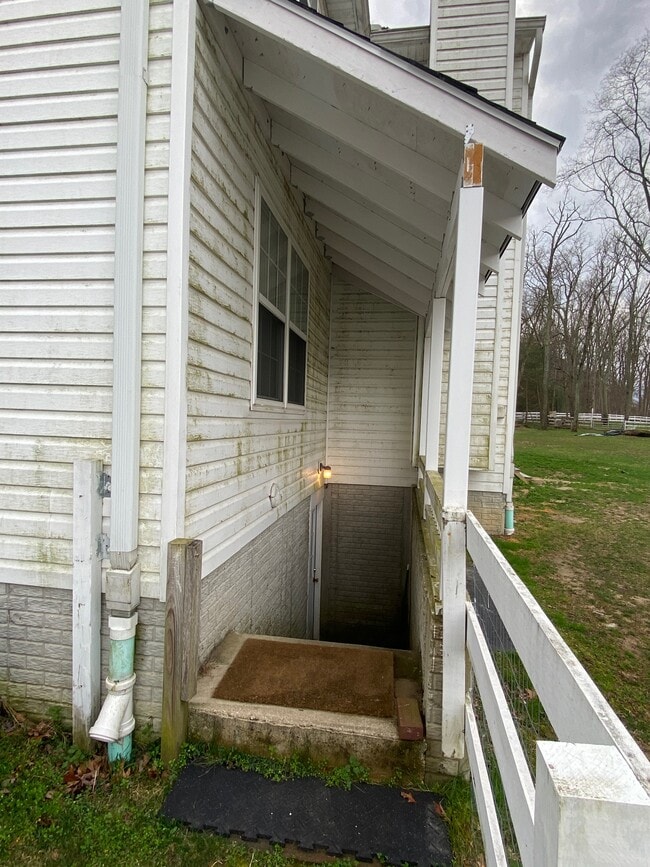 Own Entrance - 8012 Harpers Ln