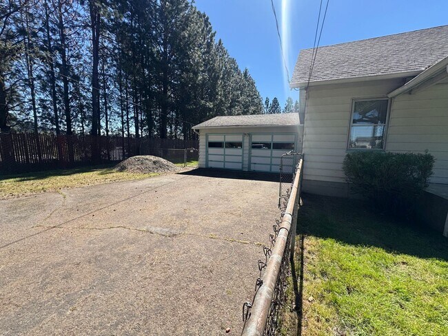 Building Photo - Spacious & Updated Home with Bonus Room, Large Basement, & Garage