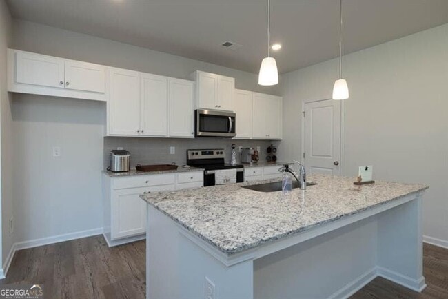 Building Photo - 165 Sweet Briar Wy