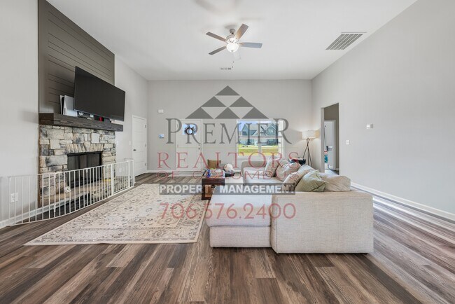 Building Photo - 13 Pebblebrook Ln