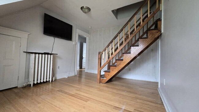 Building Photo - 1 Bedroom Burlington Available NOW!