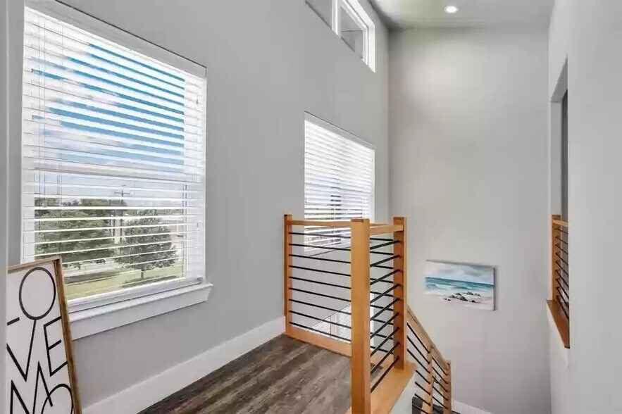 Building Photo - 4911 Alton Ave