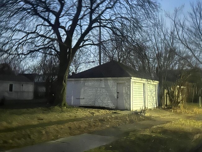 Building Photo - 14079 Edmore Dr