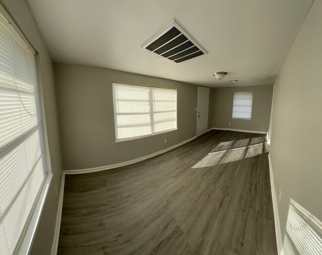 Building Photo - 2919 Le Tulle Ave
