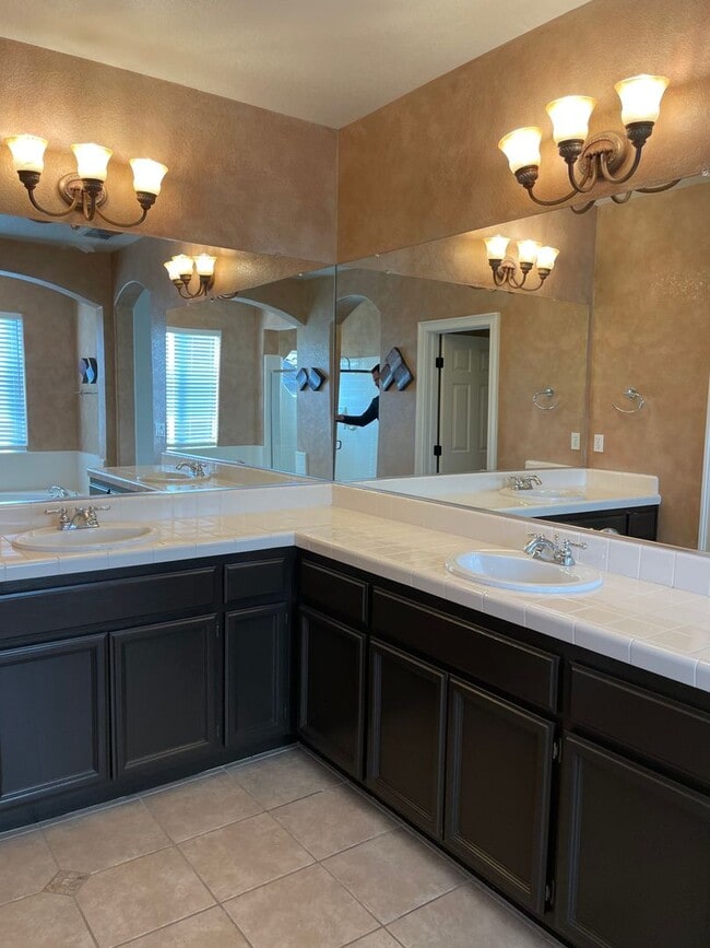 Building Photo - BEAUTIFUL 2-STORY HOME WITH POOL & 3 CAR GARAGE IN ROCKLIN!