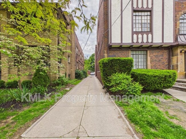 Building Photo - 1352 Kenilworth Ave