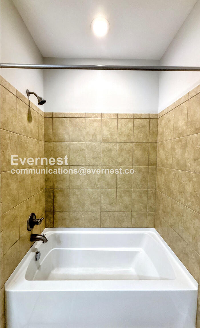 Building Photo - 925 Ingleside Ave