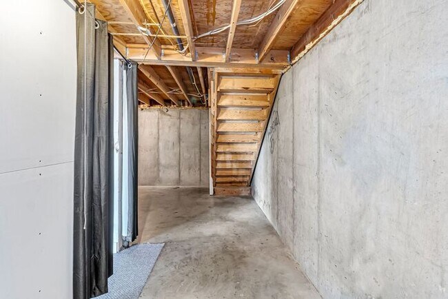 Building Photo - Charming 3-Bedroom Family Home in Orchard ...