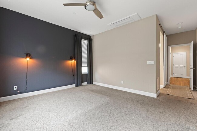 Building Photo - 343 Silver Ridge Dr