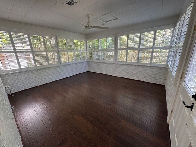 Building Photo - Pensacola - Inverness - 3 bedroom, 2 bathroom