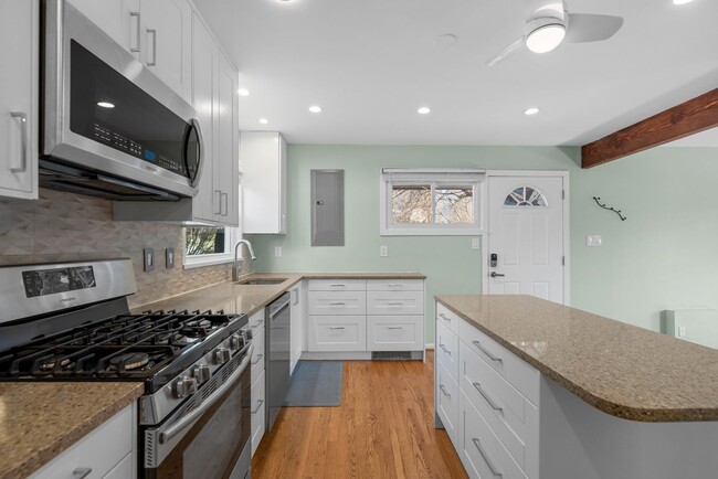 Building Photo - 4 Bed 2 Bath - Twinbrook Cape Cod - Move In Ready