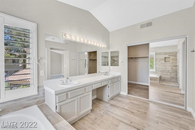 Building Photo - 9725 Hitching Rail Dr