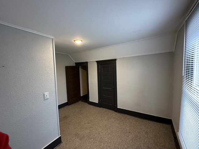 Building Photo - 705 W Seminary St