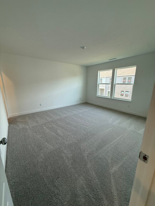 Building Photo - 15138 Farrington Rd