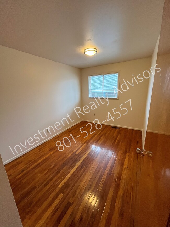 Building Photo - Spacious Apartment in Salt Lake City!