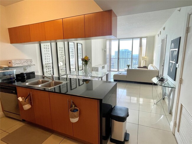 Building Photo - 1750 N Bayshore Dr