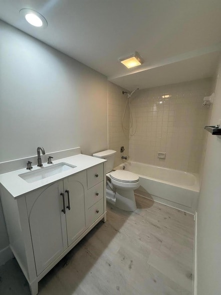 Building Photo - 3900 SE County Line Rd