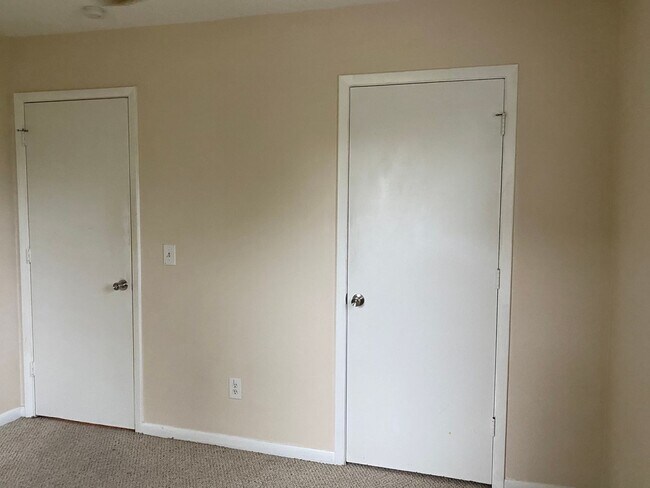 Building Photo - COMING SOON! 4Br, 2.5 baths, large kitchen, large bedrooms, fence, storage and more! N. College R...