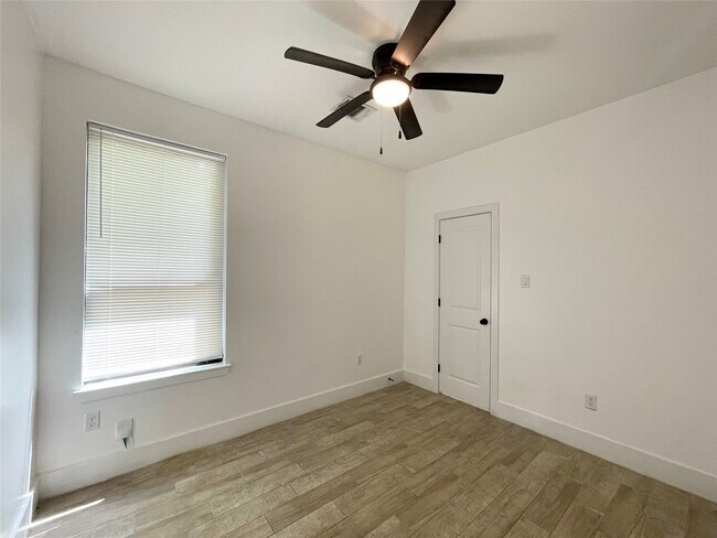 Building Photo - 5121 Southwind St