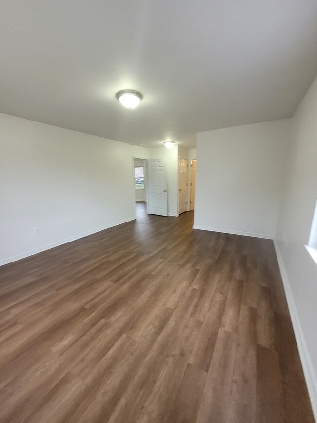 Building Photo - 204 Olde Covington Way