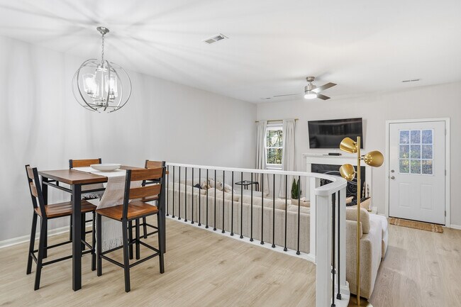 Building Photo - 808 Kendall Dr