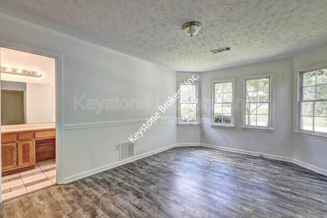 Building Photo - 9166 Tara Dr SW