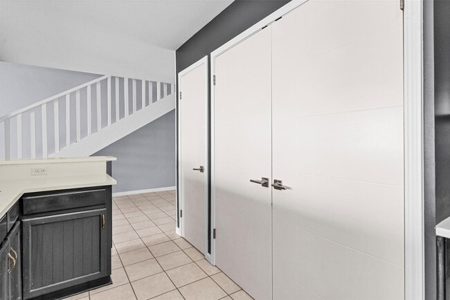 Building Photo - 50 April Point Dr S