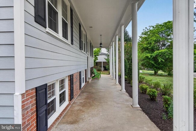 Building Photo - 9801 Meadow Valley Dr