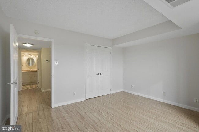 Building Photo - 3800 Fairfax Dr