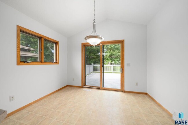 Building Photo - Charming Multi-Level Home! Large Backyard,...