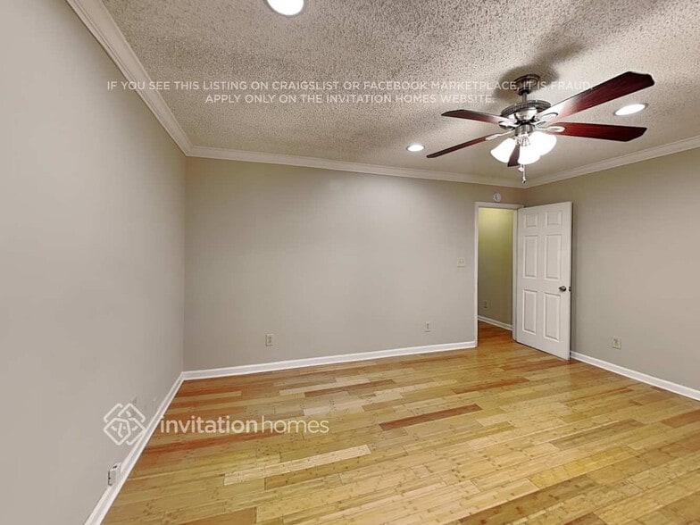 Building Photo - 6297 Queens Ct