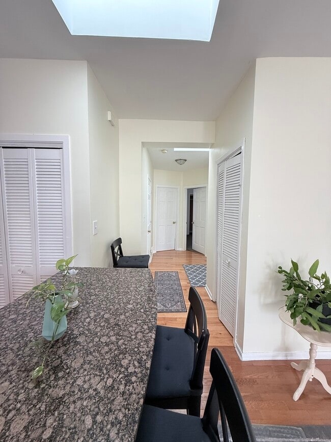 Building Photo - 3643 S Hamilton Ave