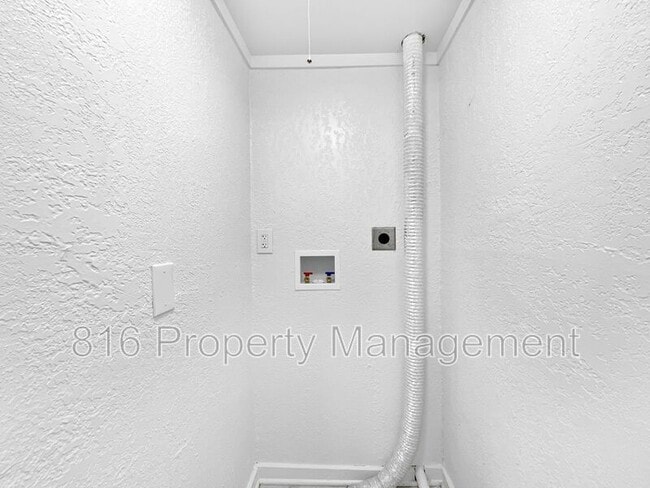 Building Photo - 4802 Locust Ave