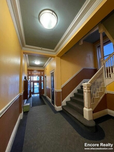 Building Photo - 109 Queensberry St