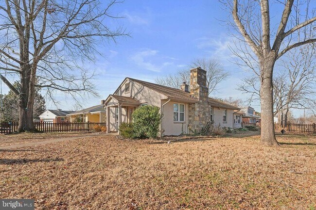 Building Photo - 601 Hanson Ave