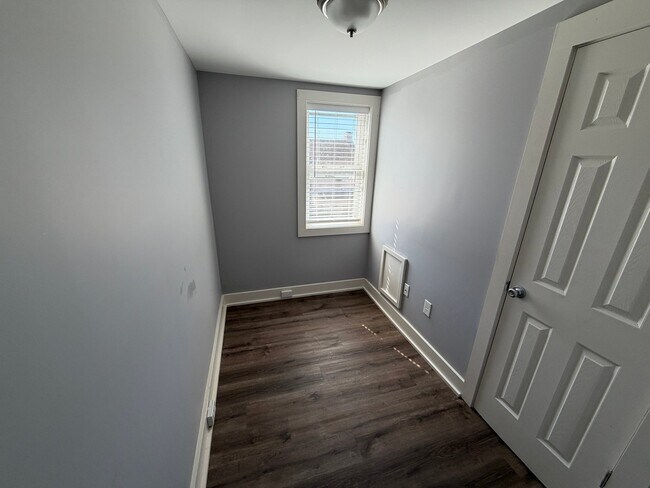 Building Photo - 134 W Airy St