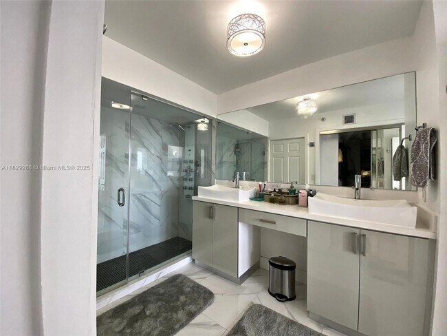 Building Photo - 3530 Mystic Pointe Dr