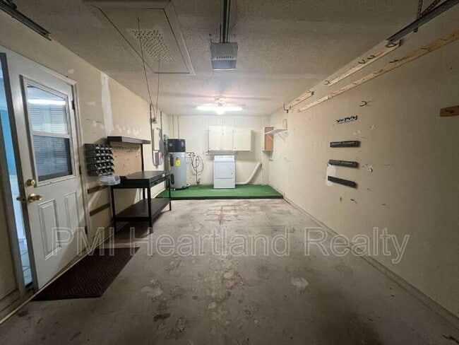 Building Photo - 156 Parkview Cir W