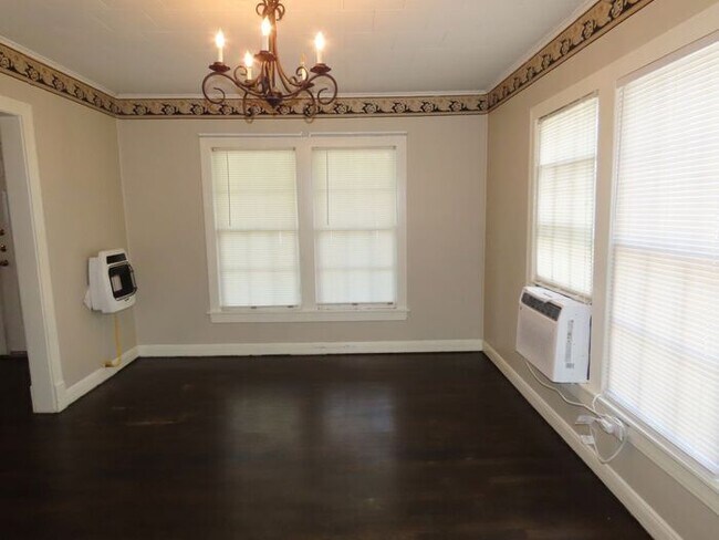 Building Photo - Spacious 3 Bedroom, 2 Bath Home w/Bonus Room!